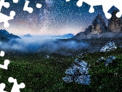 Dolomity, Góry, Skały, Trawa, Gwiazdy, Włochy, Noc, Droga Mleczna, Kamienie