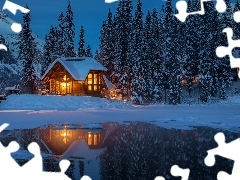 Jezioro, ĹwiatĹa, Emerald Lake, GĂłry, Drzewa, Park Narodowy Yoho, Dom, Zima, Kanada, WieczĂłr, Ĺnieg, Las