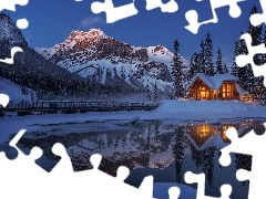 Jezioro, Kanada, Dom, Emerald Lake, Zima, Odbicie, Drzewa, Park Narodowy Yoho, Alberta, GĂłry, OĹwietlony