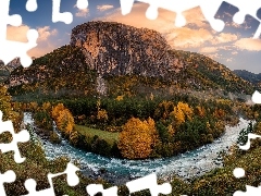 SkaĹy, JesieĹ, Drzewa, RoĹliny, Rzeka, GĂłry