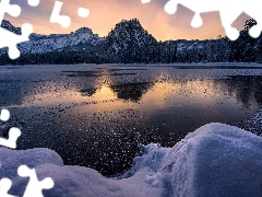 GĂłry, Zima, ZachĂłd sĹoĹca, Austria, Drzewa, Jezi