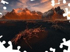 Piasek, PlaĹźa Stokksnes, Trawa, Czarny, GĂłra Vestrahorn, ZachĂłd sĹoĹca, Islandia