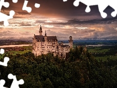 Drzewa, Zamek Neuschwanstein, Niemcy, Bawaria, Chmury, Skały