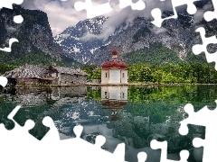 Kościół św Bartłomieja, Bawaria, Drzewa, Jezioro Konigssee, Niemcy, Góry, Chmury