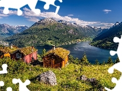 Niebo, Wieś Olden, Trawa, Rzeka Oldeelva, Norwegia, Góry, Domy