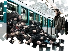 Metro, Ludzie, Peron