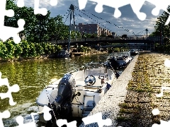 Motorówki, Most, Rzeka