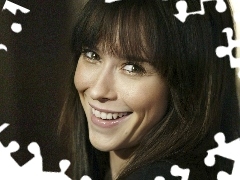 Jennifer Love Hewitt, grzywka, urocza
