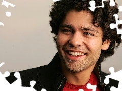 Adrian Grenier, Uśmiechnięty